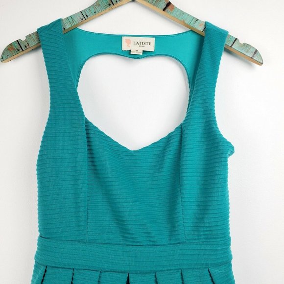 L'ATISTE by Amy Emerald Green Heart Cut Out Back Lined Dress Size Medium EUC - Picture 2 of 7